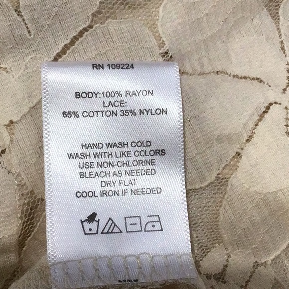 Lace yoke ivory tunic - Picture 6 of 6